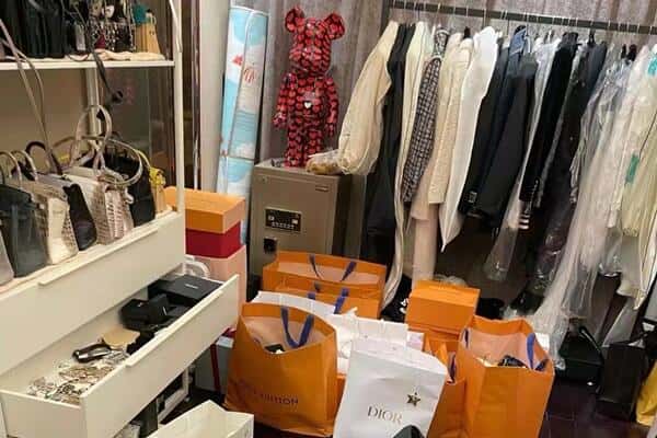 高安市回收一线品牌衣服
